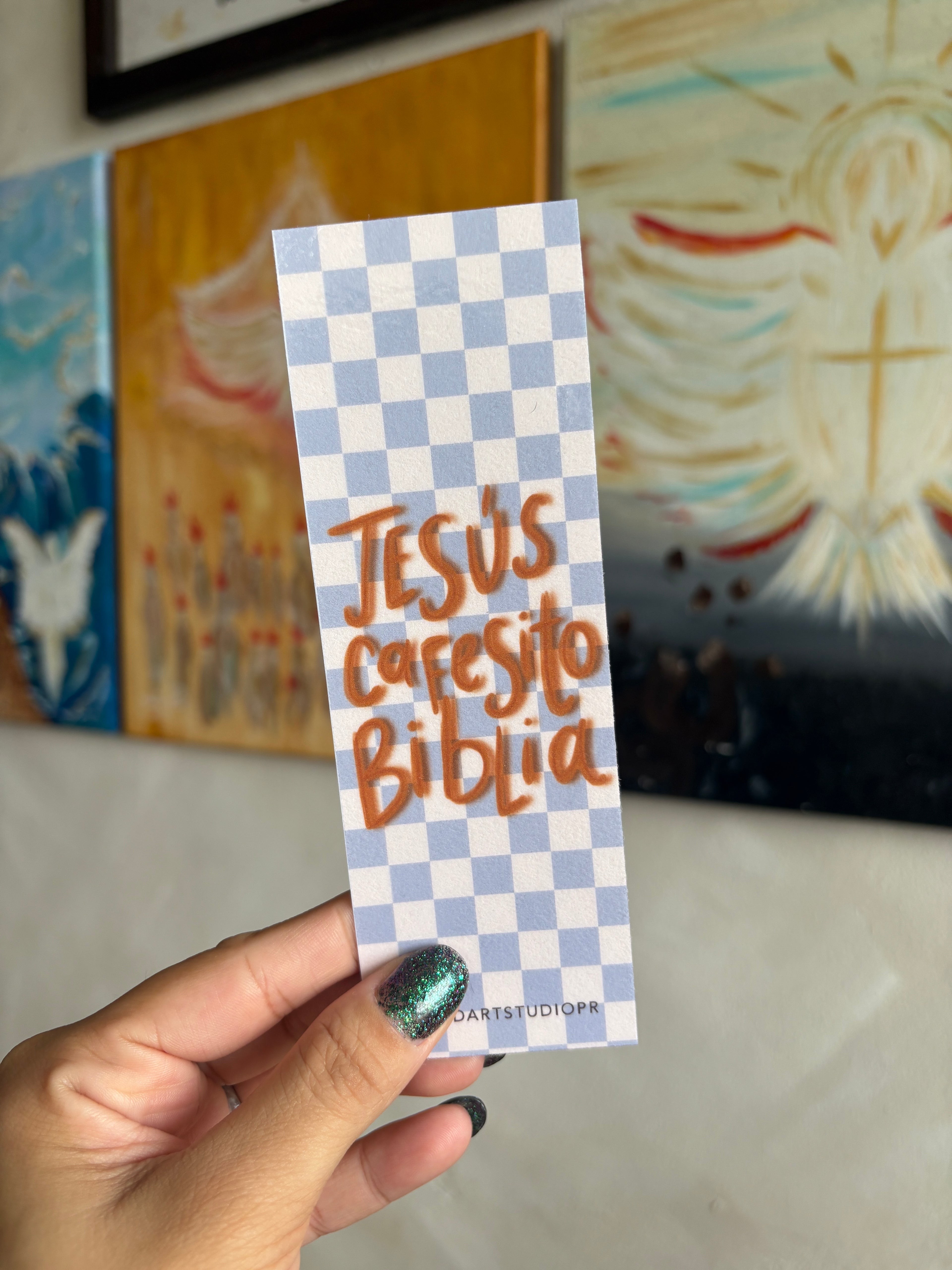 Jesús, cafecito, biblia marca páginas